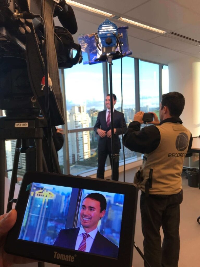 relacionamento-com-a-midia-773x1030[1]